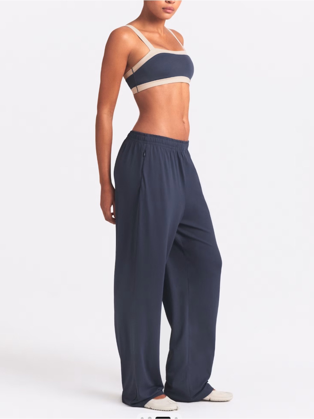 NikeSKIMS Airy Track Pant - Picture 3 of 9